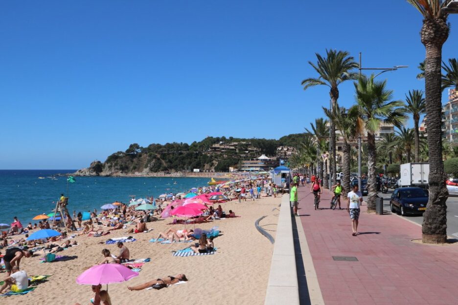 Saltwater swimming lanes, beaches and bays of the Costa Brava